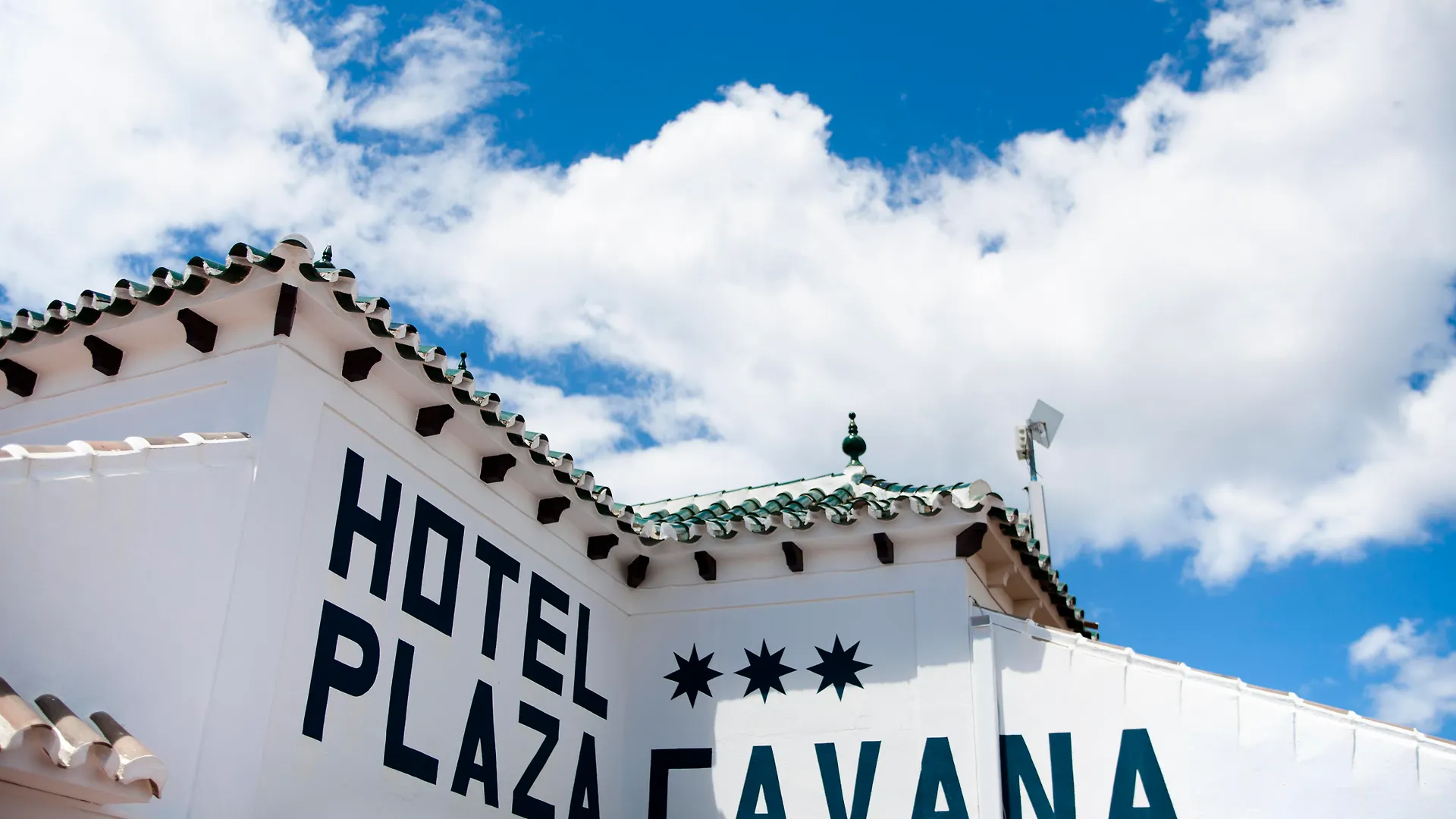 Hotel Plaza Cavana Нерха