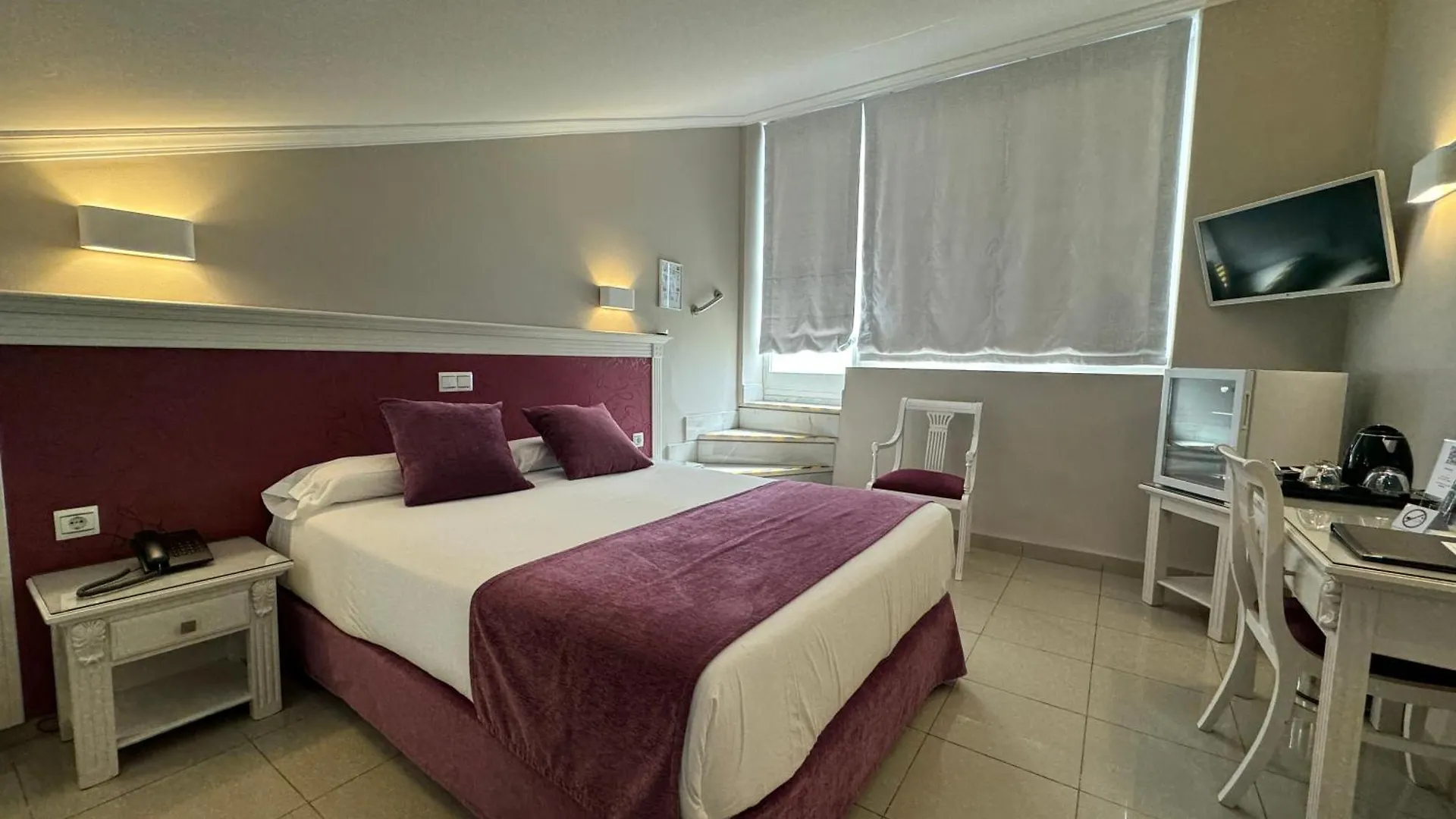 Hotel Plaza Cavana Нерха 3*,