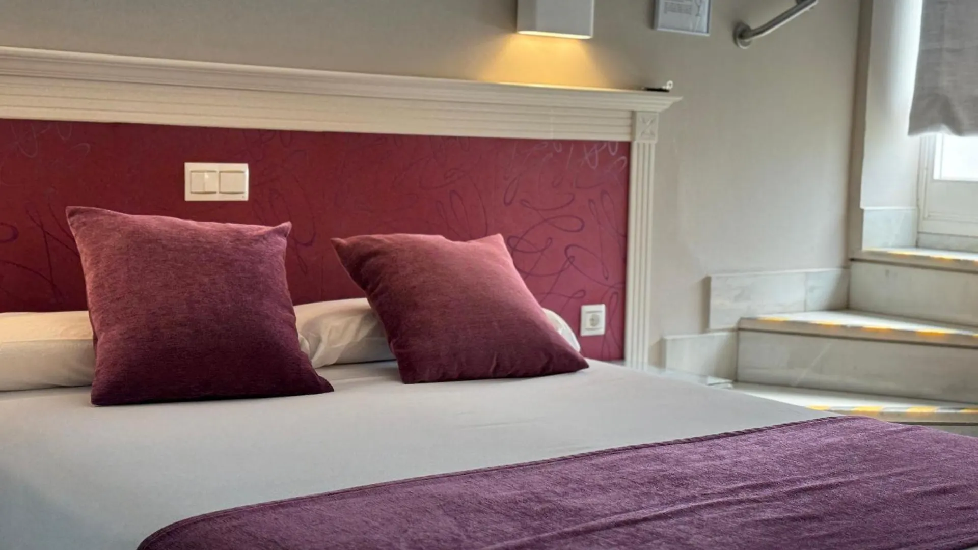 Hotel Plaza Cavana Нерха 3*,  Испания