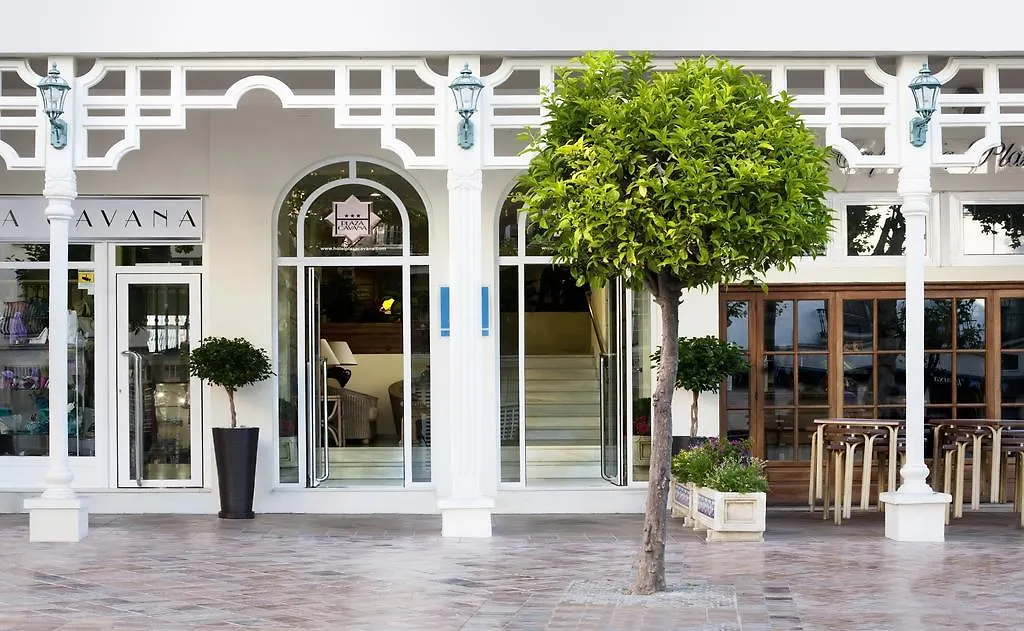 Hotel Plaza Cavana Нерха