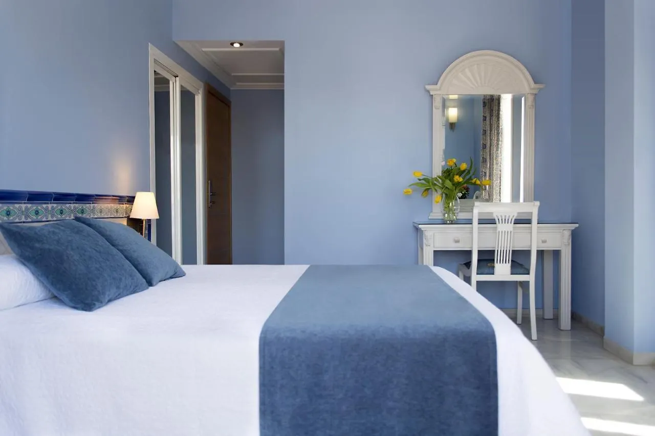 Hotel Plaza Cavana Нерха